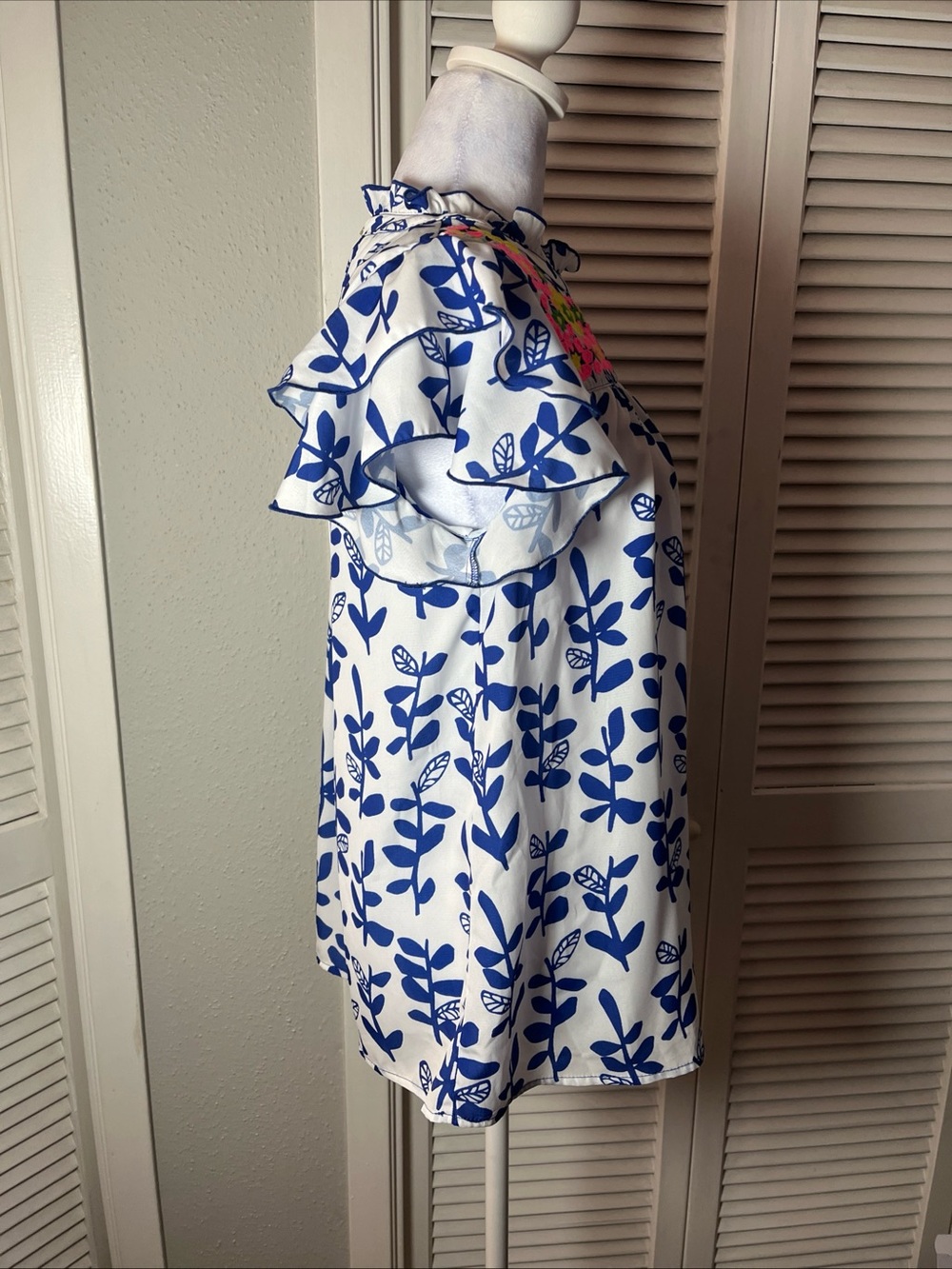 JODIFL White Blouse with Navy Blue Leaf Print and Neon Embroidered Yoke Sz S - Picture 2 of 9